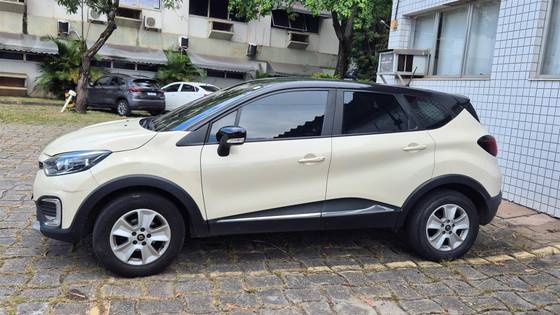 RENAULT CAPTUR 1.6 16V SCE FLEX LIFE X-TRONIC RENAULT CAPTUR 1.6 16V SCE FLEX LIFE X-TRONIC